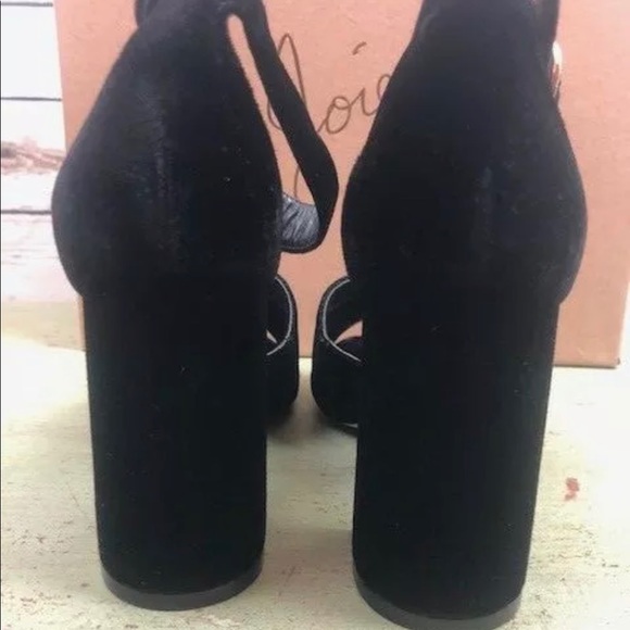 ✨New JOIE Lahoma black velvet strappy heels - Picture 8 of 8